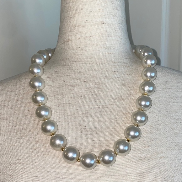 None Jewelry - Faux pearl and gold bead necklace
